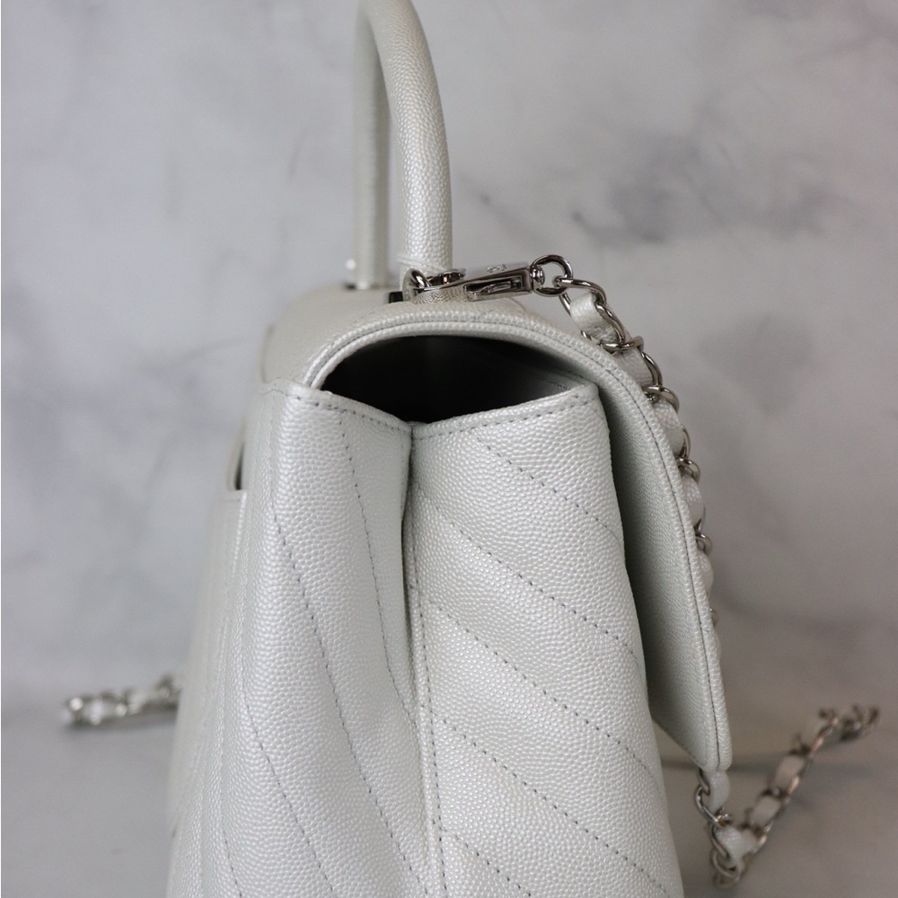 ππ LIKE NEW CHANEL Coco Handle Small Pearly White Caviar Leather SHW ππ - Picture 4 of 9